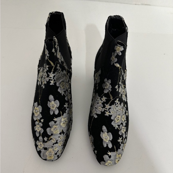 Anne Klein Gorgia Chelsea Floral Brocade Ankle Boots Black Booties Size 6M - Picture 2 of 9